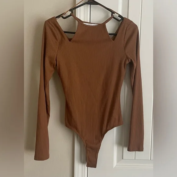 NEW - ASTR The Label Brown Halter Neck Long Sleeve Cutout Bodysuit Size Small - Picture 5 of 10